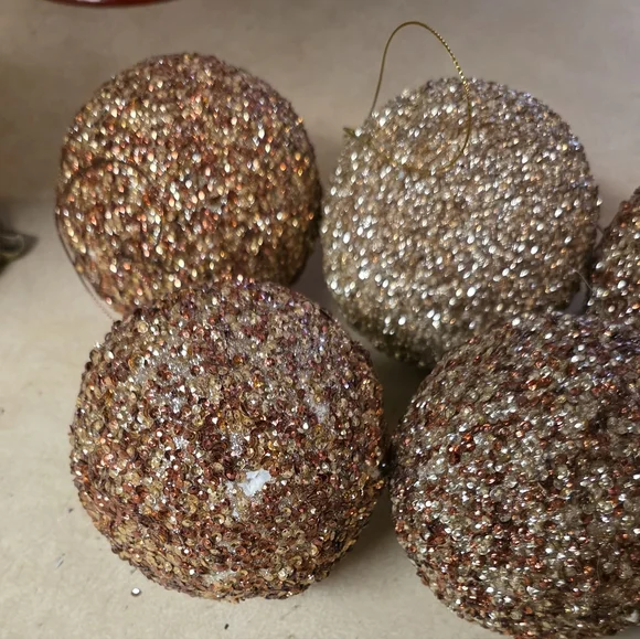 Set of Glittery Filler Balls - Picture 5 of 6